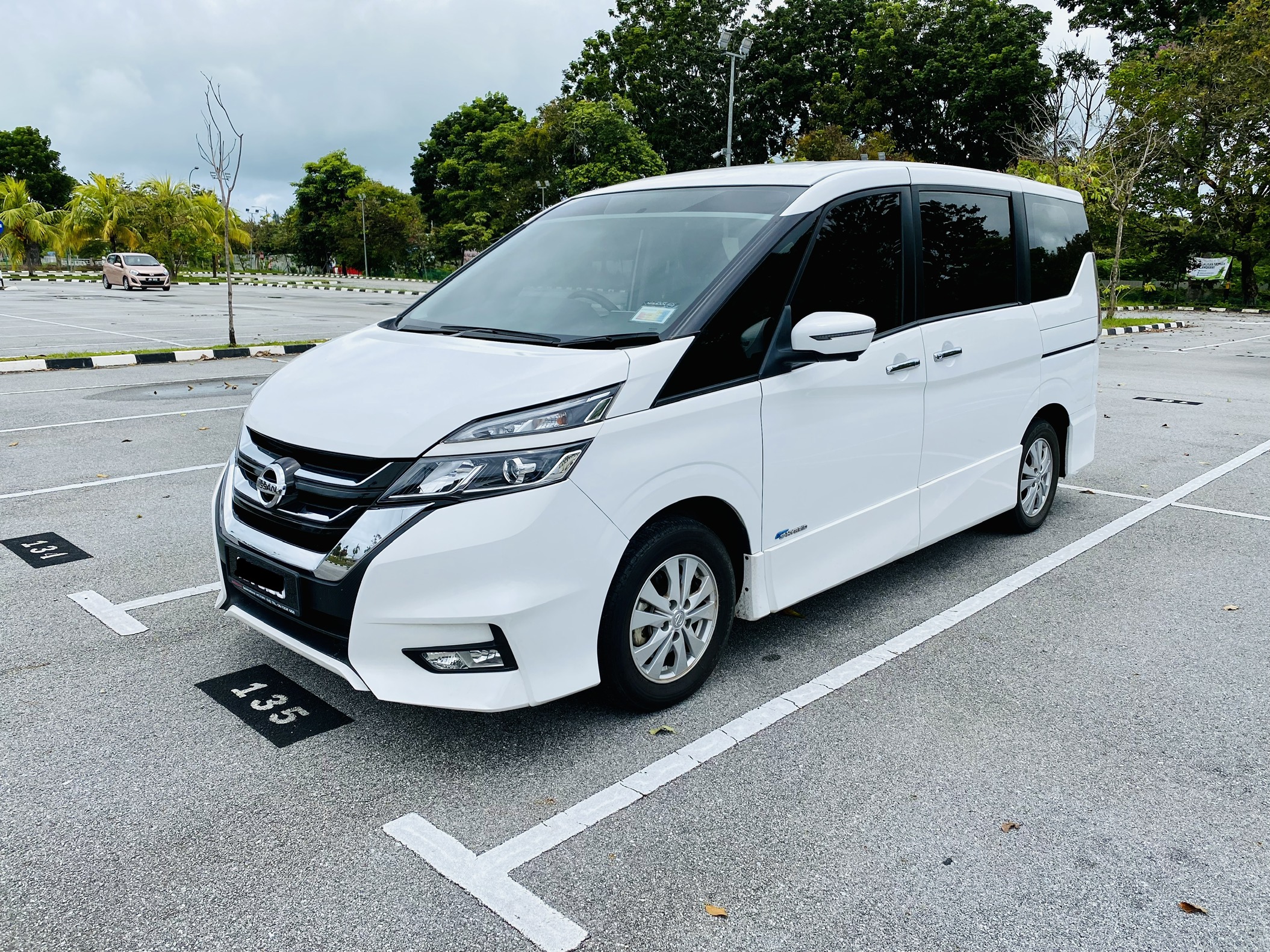Nissan Serena 2.0 s-hybrid