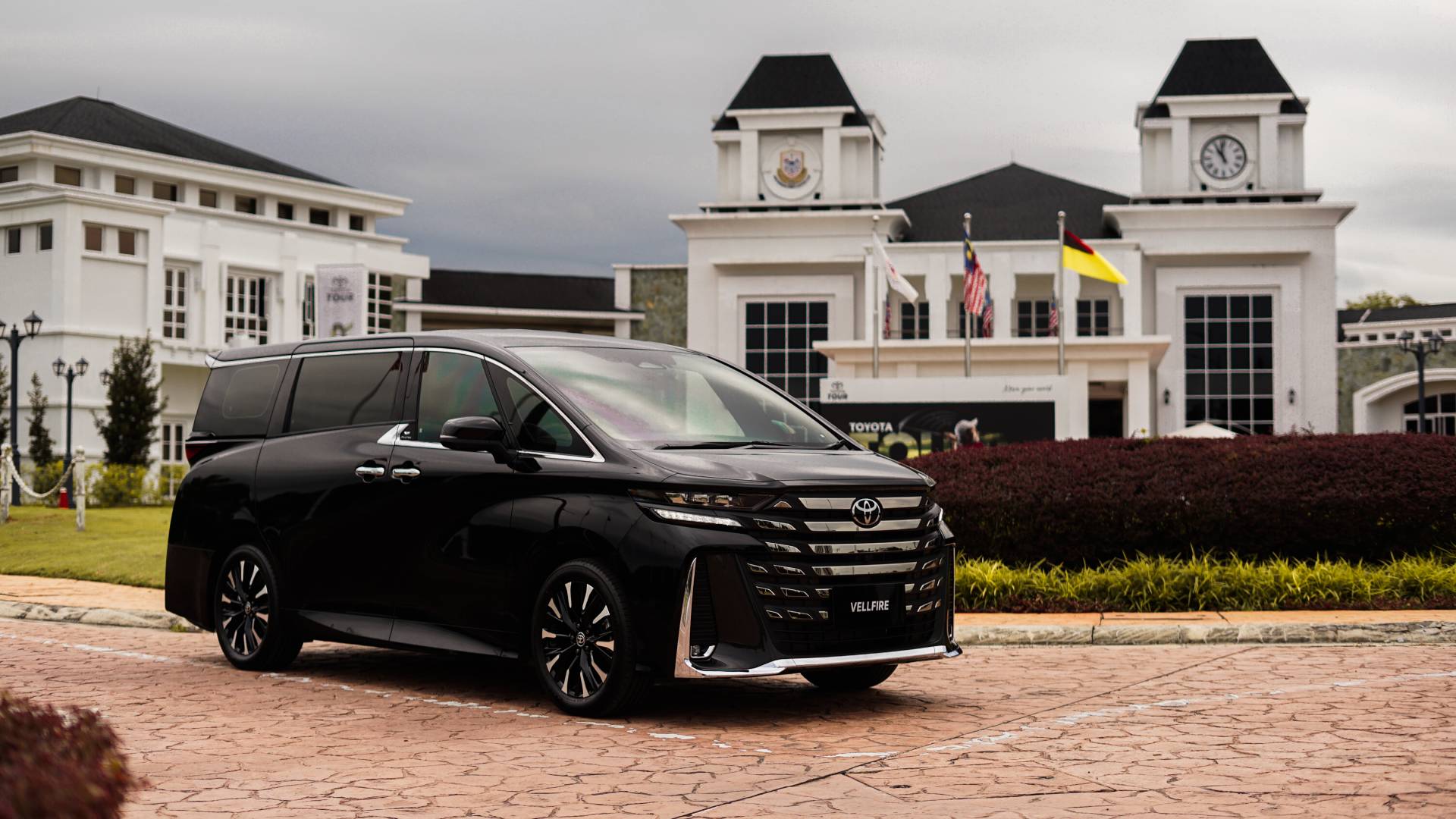 luxury mpv new toyota vellfire