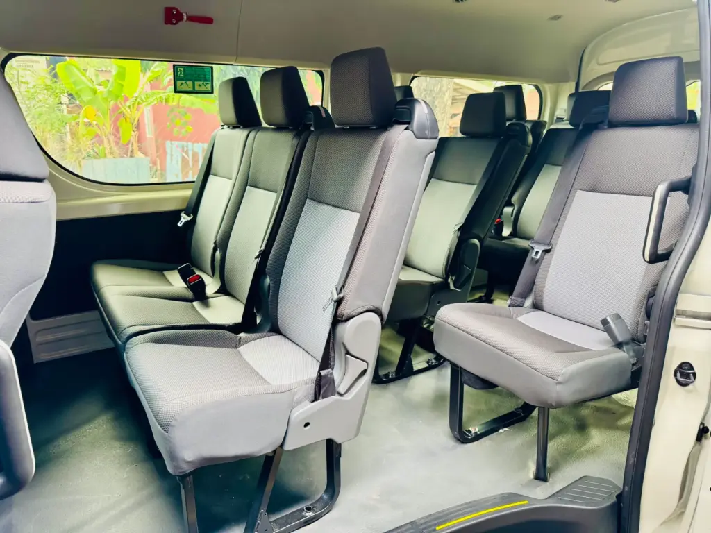 Interior hiace 14pax